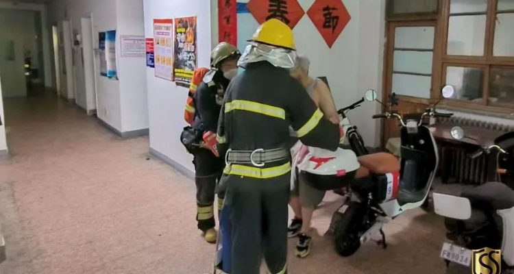 京城队伍临危不惧，协助救火获表扬！